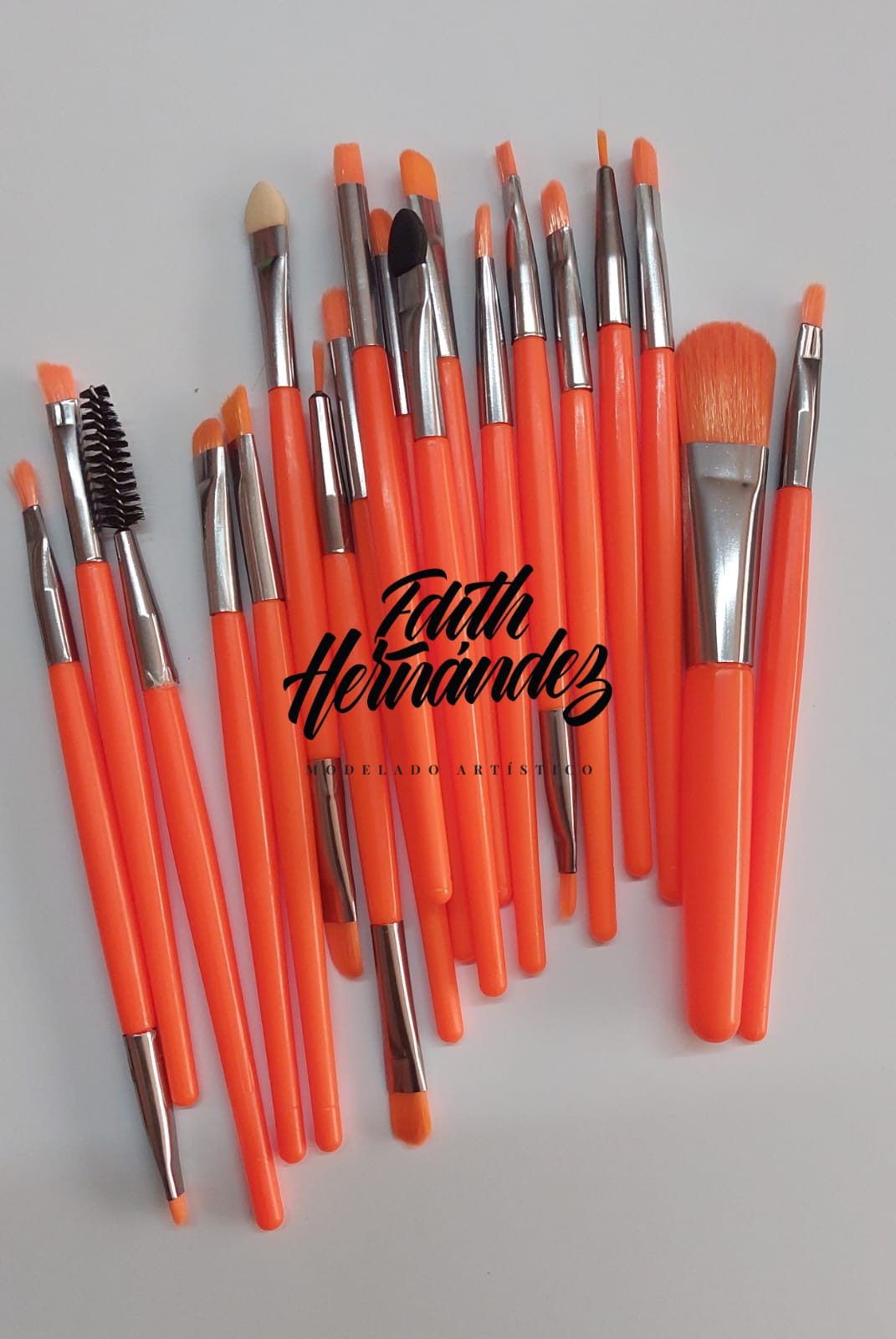 juego grande de pinceles